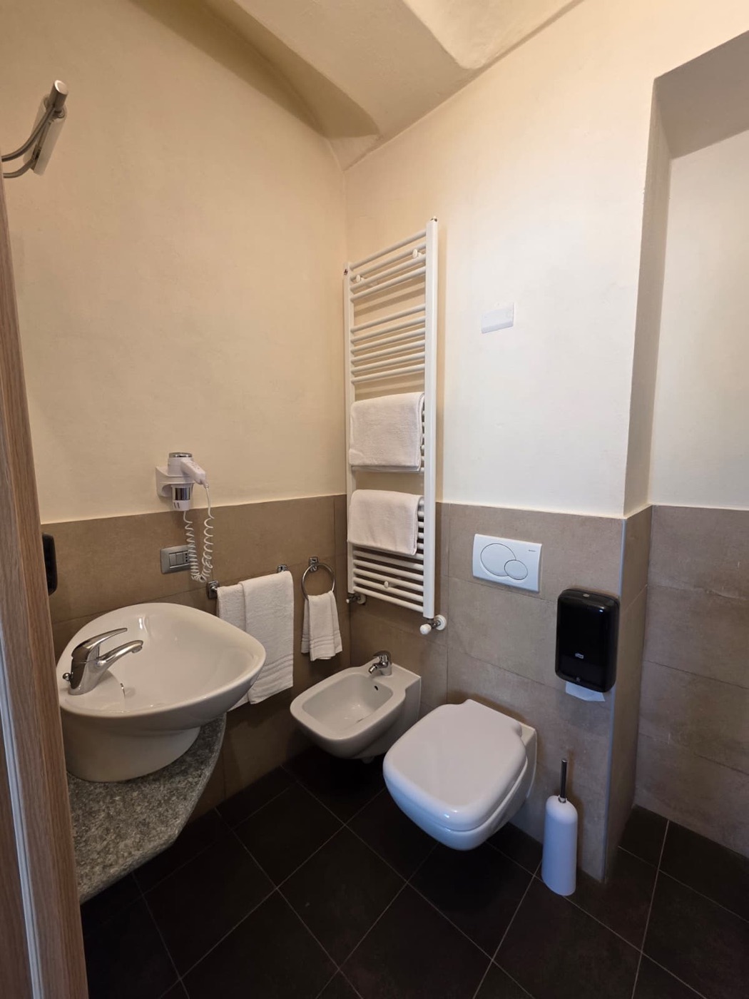 Camera Luxury &middot; bagno sanitari